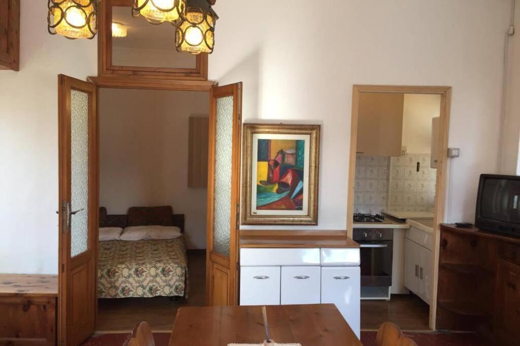 Nel Set Di Piccolo Mondo Antico Villa Viola Valsolda Eksteriør billede